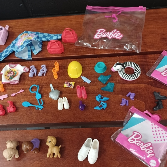 Barbie Accessory Bundle - Crutches, Shoes, Backpack And More! - Picture 3 of 8